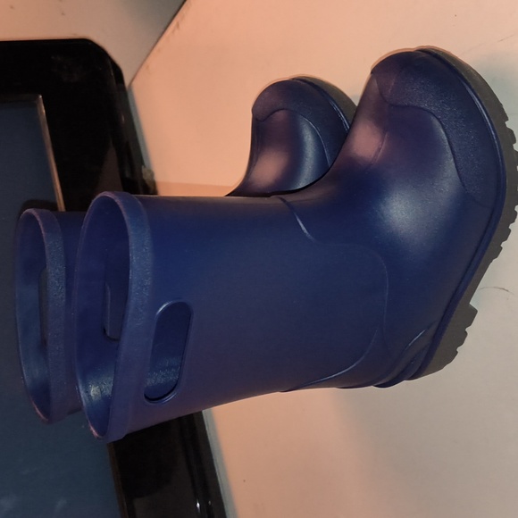 Size 5 rain boots - Picture 2 of 3